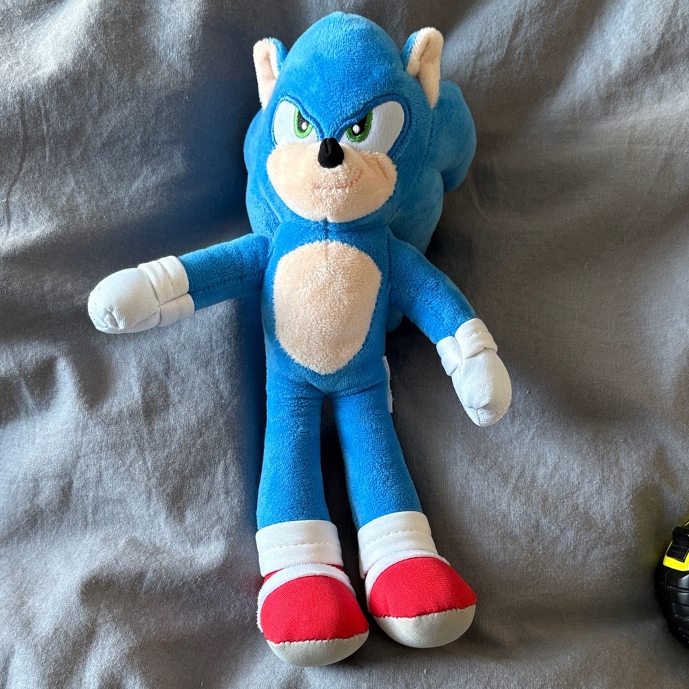 Sonic the Hedgehog Plush Toy - Blue and Red tags removed EUC